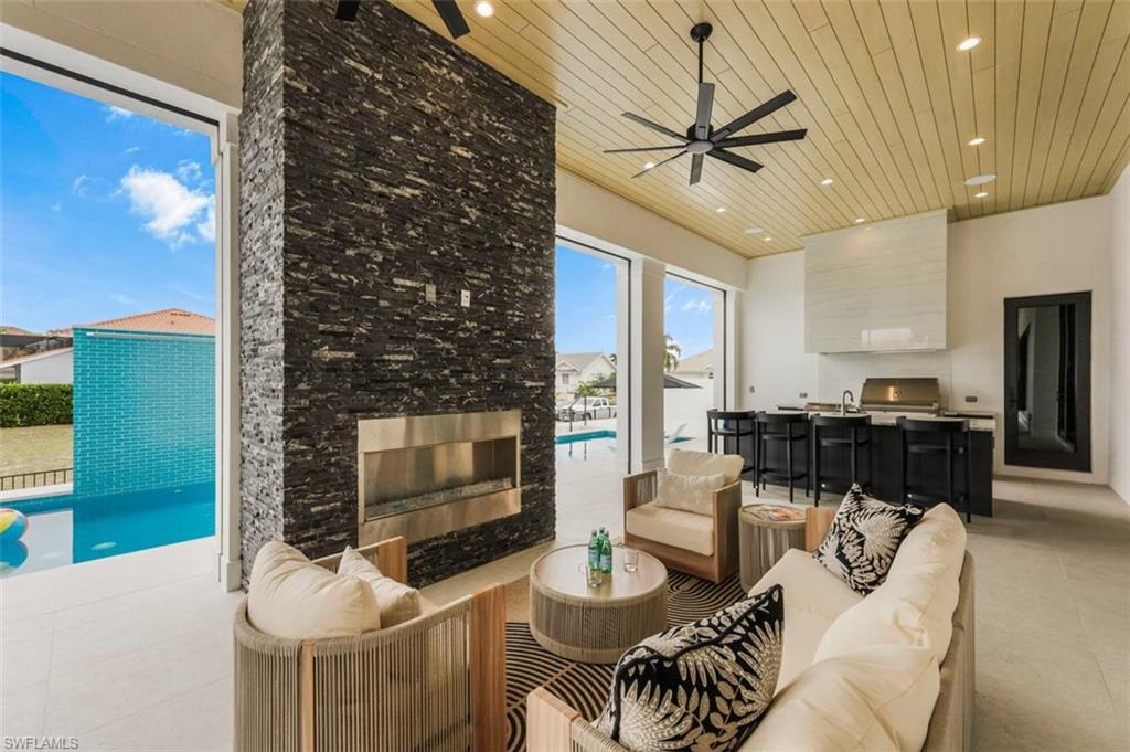 661 Amber Dr Photo 13