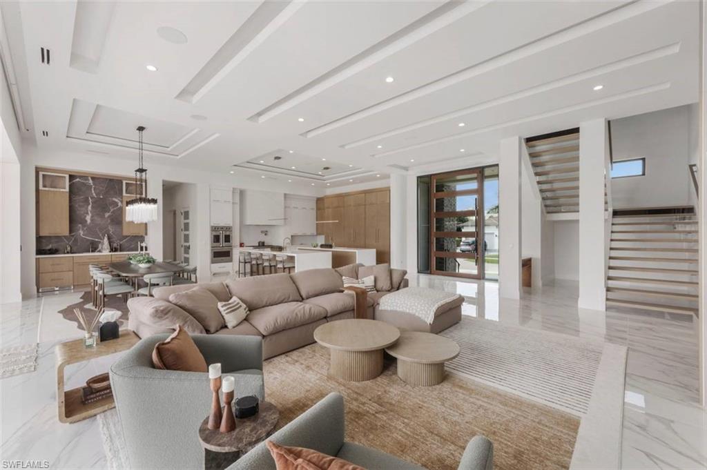 661 Amber Dr Photo 4